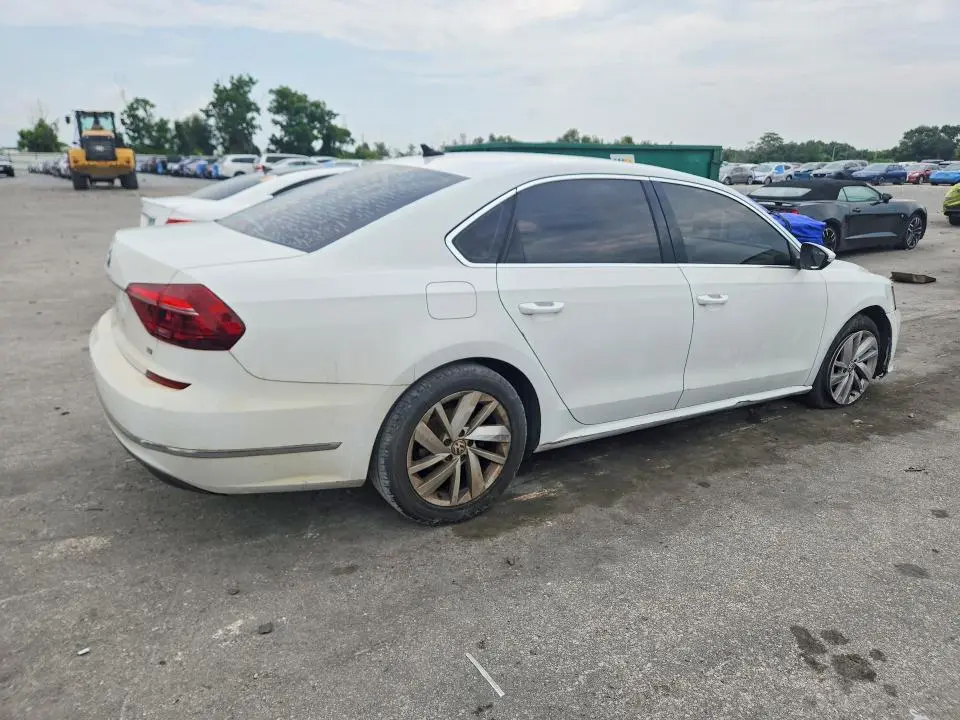 2018 VOLKSWAGEN PASSAT SE  