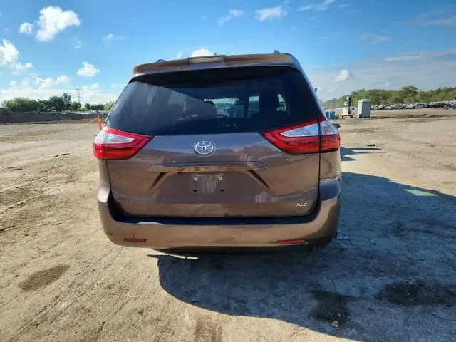 2019 TOYOTA SIENNA XLE  