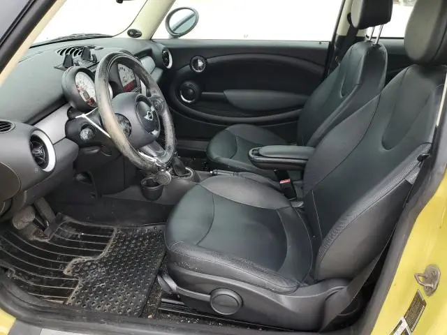 2011 MINI COOPER 
