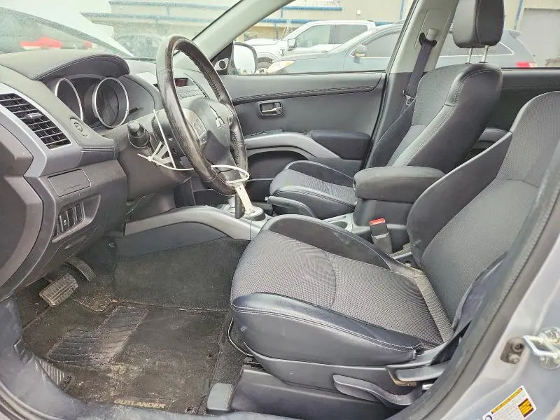 2012 MITSUBISHI OUTLANDER SE  