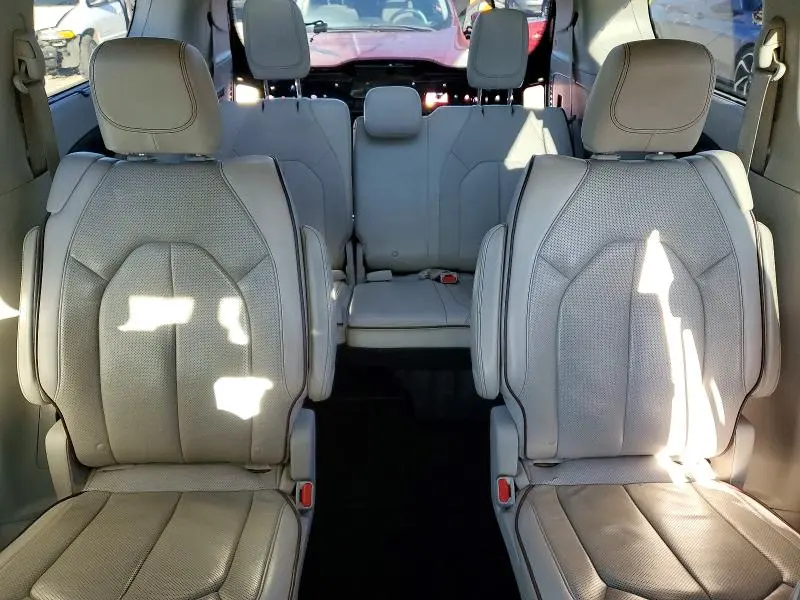 2017 CHRYSLER PACIFICA LIMITED  