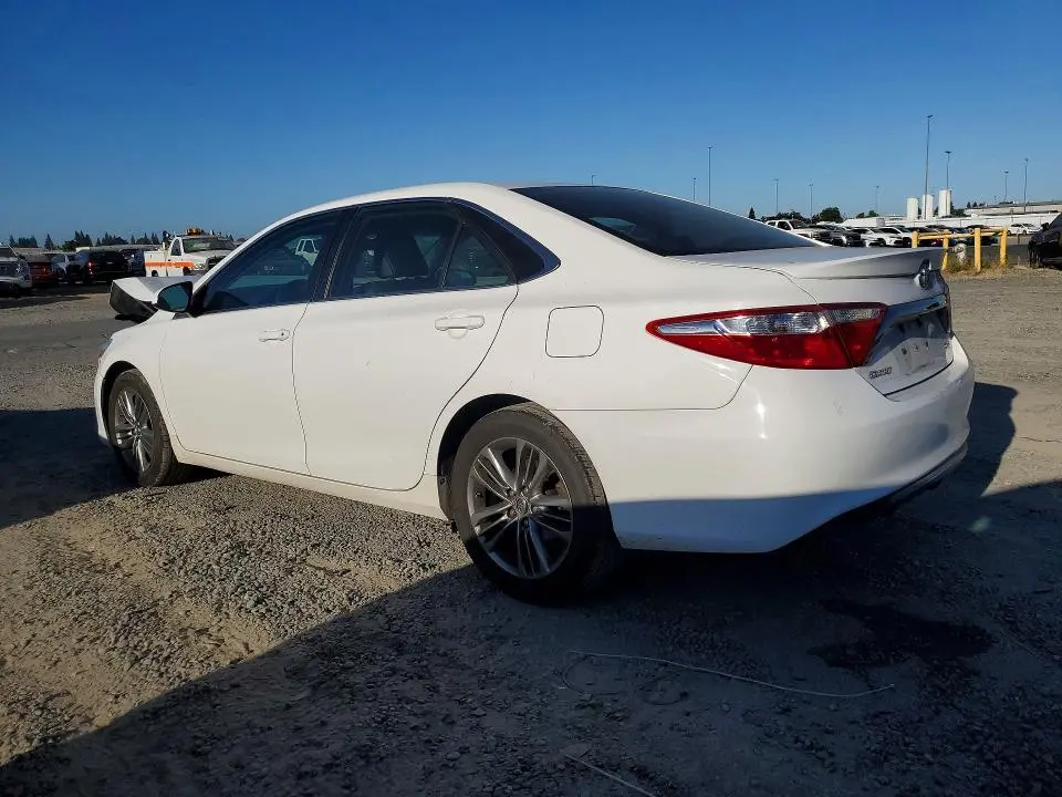 2015 TOYOTA CAMRY SE  