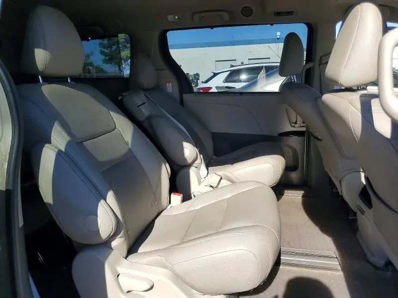 2016 TOYOTA SIENNA XLE 8-PASSENGER  