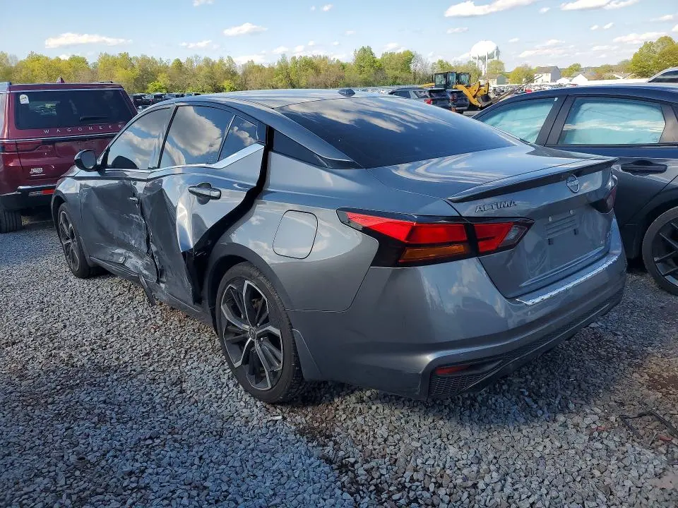 2023 NISSAN ALTIMA SR  