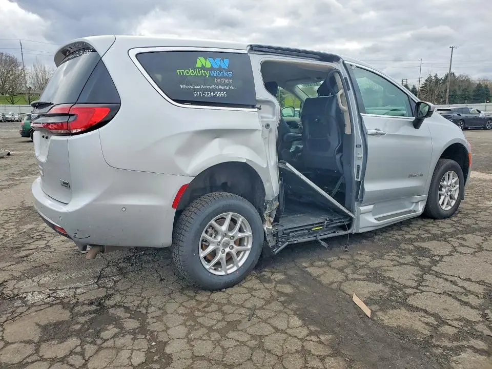 2023 CHRYSLER PACIFICA TOURING L  