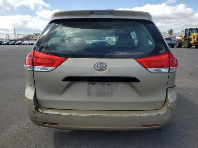 2011 TOYOTA SIENNA   