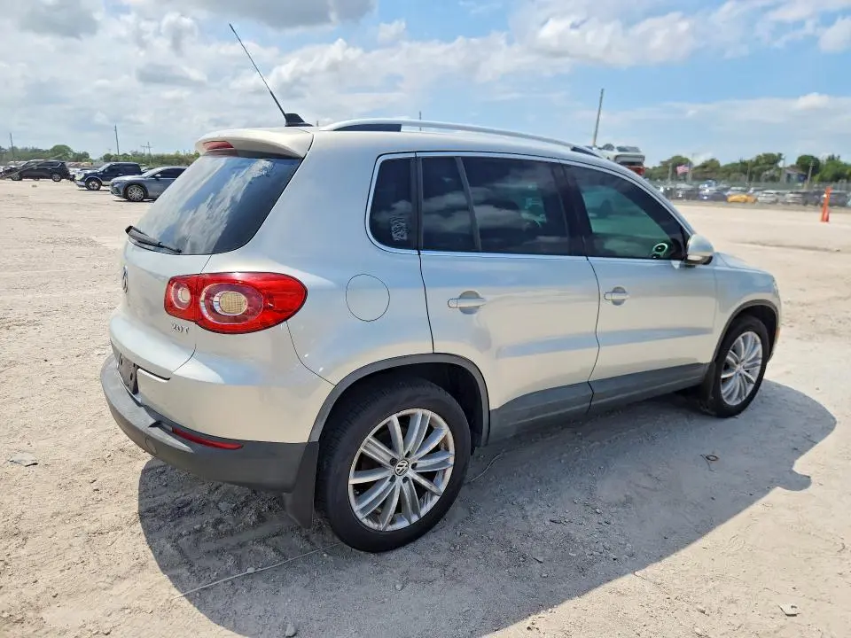 2010 VOLKSWAGEN TIGUAN S  