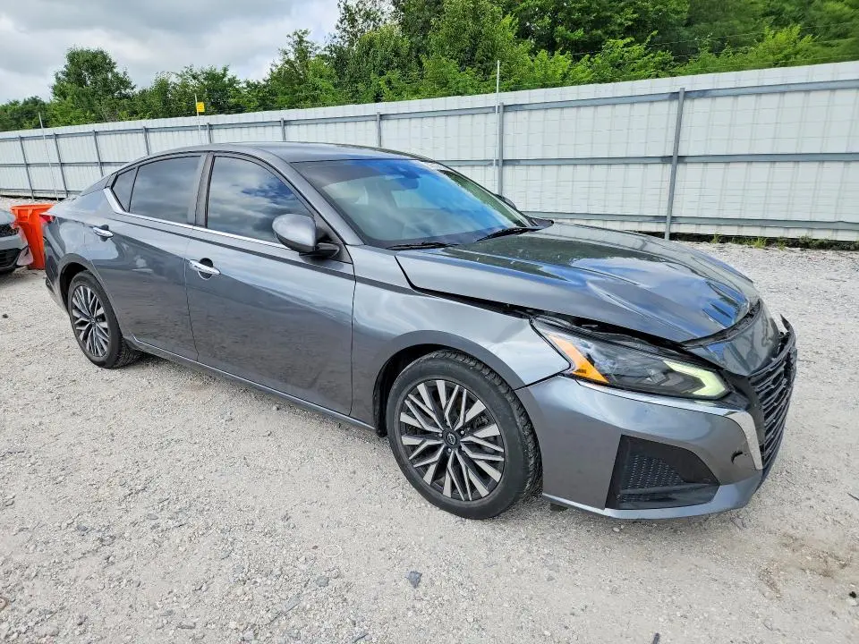 2023 NISSAN ALTIMA SV  