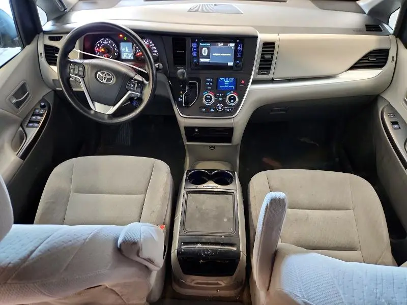 2017 TOYOTA SIENNA LE  