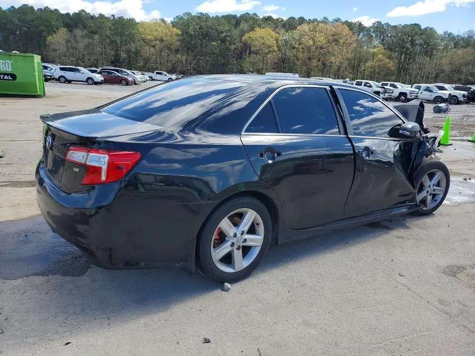 2014 TOYOTA CAMRY SE  