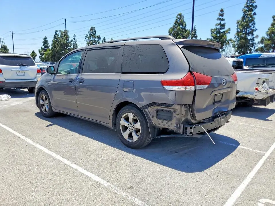 2011 TOYOTA SIENNA   