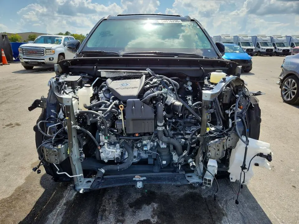 2025 TOYOTA HIGHLANDER XLE  