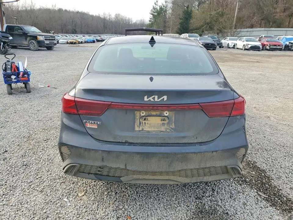 2023 KIA FORTE LX  