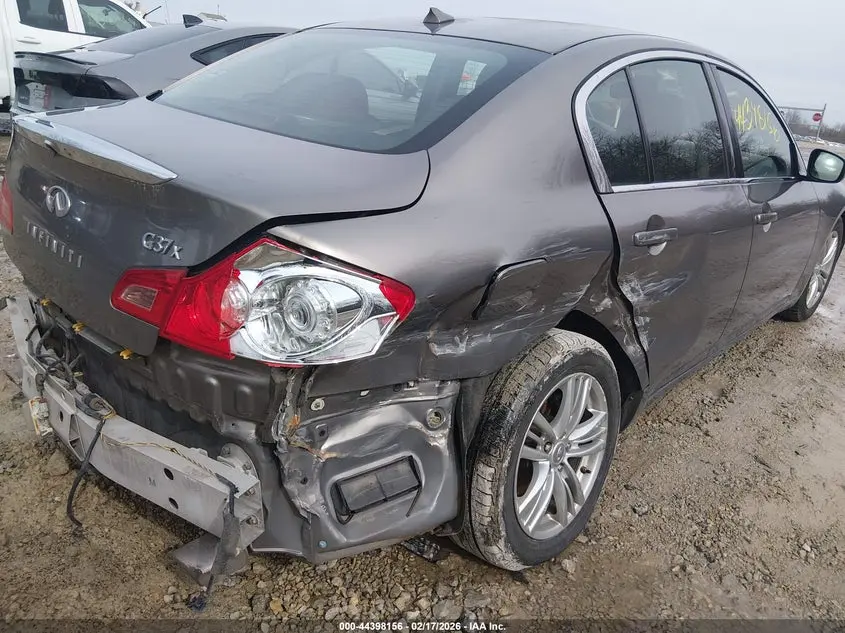 2011 INFINITI G37X  
