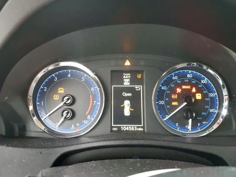 2018 TOYOTA COROLLA SE  