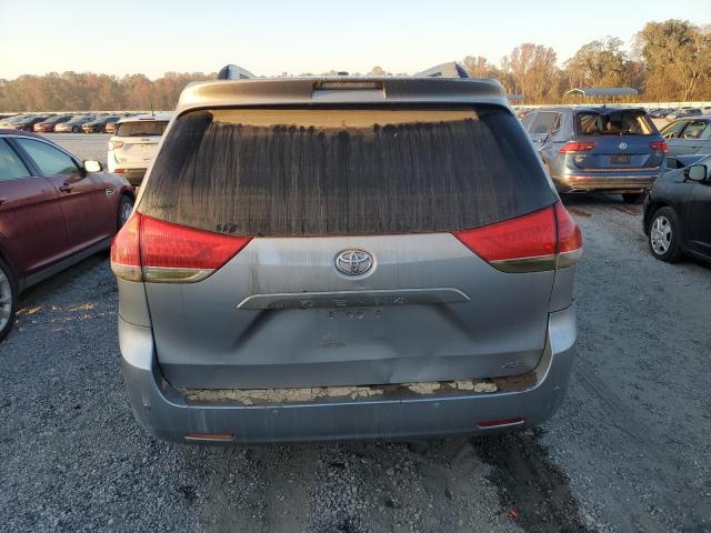 2013 TOYOTA SIENNA XLE