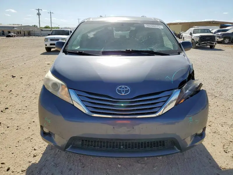 2015 TOYOTA SIENNA XLE  