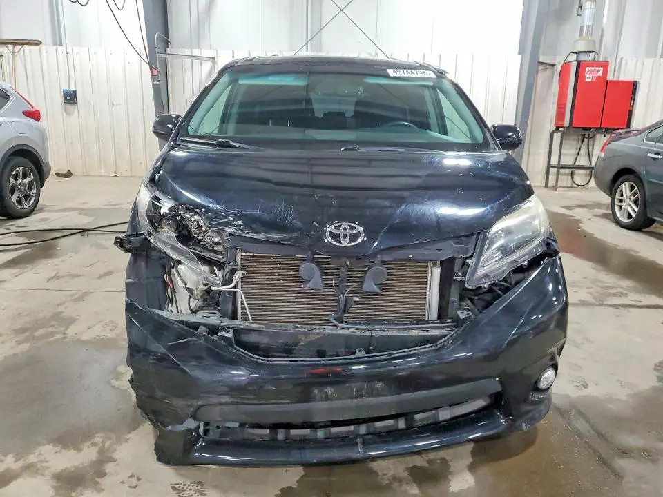 2015 TOYOTA SIENNA SPORT  