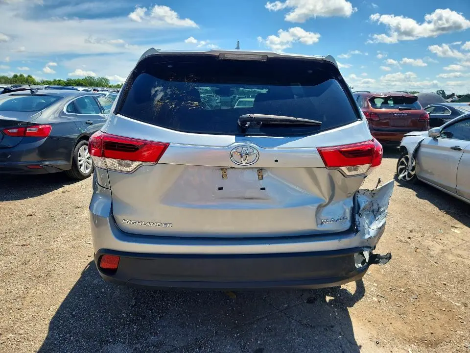 2017 TOYOTA HIGHLANDER XLE  