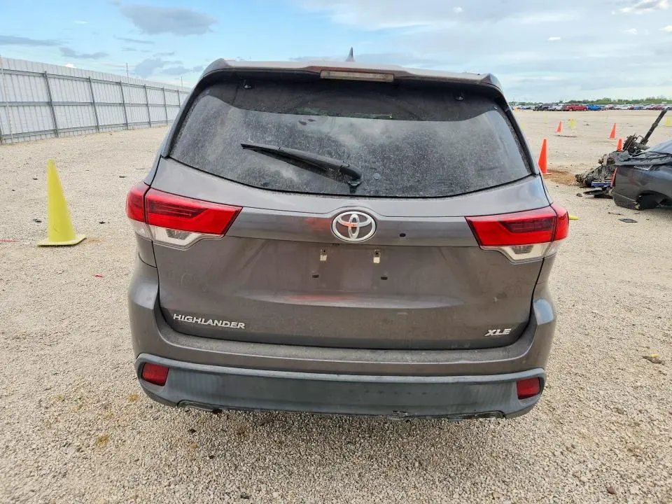 2018 TOYOTA HIGHLANDER XLE  