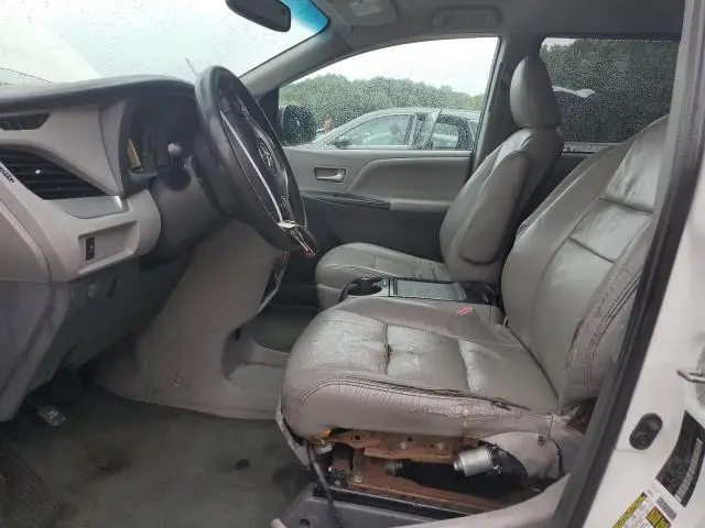 2017 TOYOTA SIENNA LE  