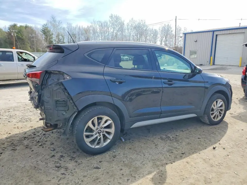 2017 HYUNDAI TUCSON SE  