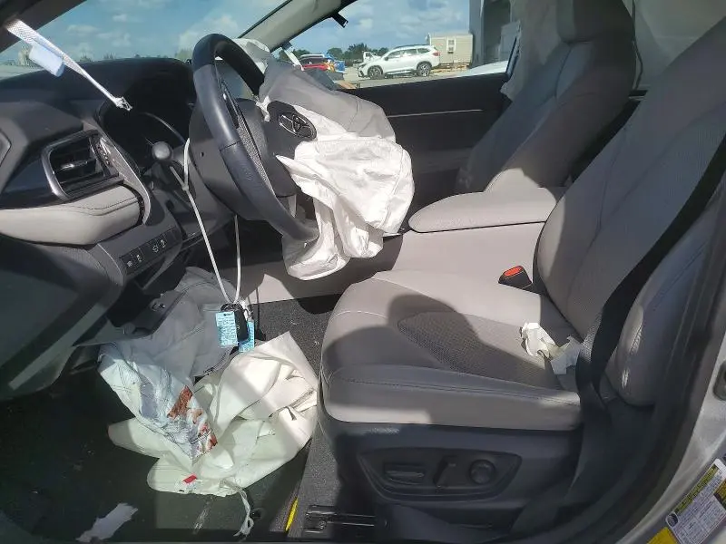 2023 TOYOTA CAMRY XLE  