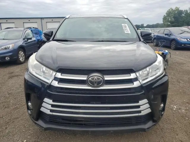 2017 TOYOTA HIGHLANDER SE  