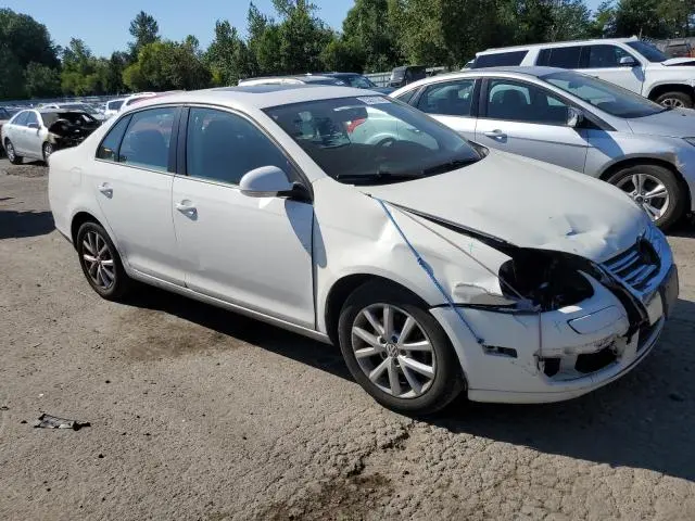 2010 VOLKSWAGEN JETTA SE  
