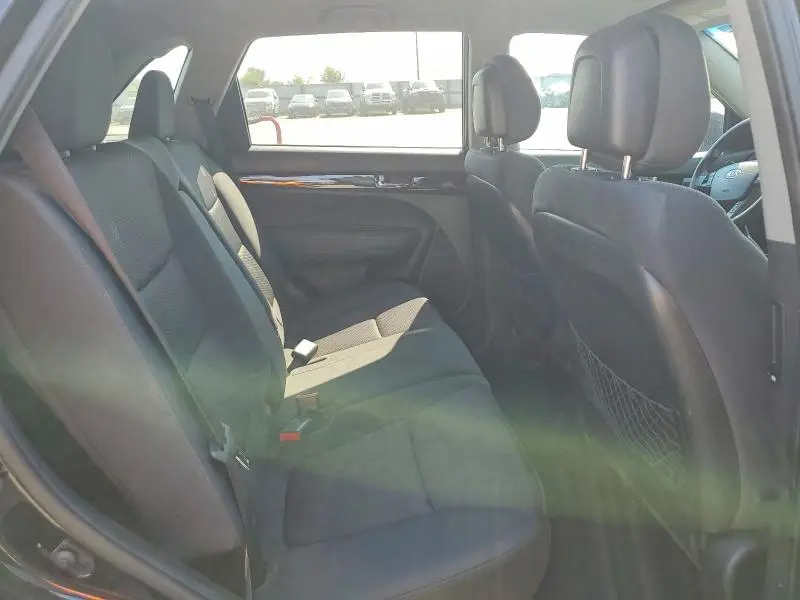 2011 KIA SORENTO LX  