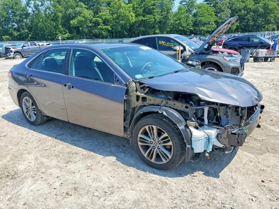2016 TOYOTA CAMRY SE  