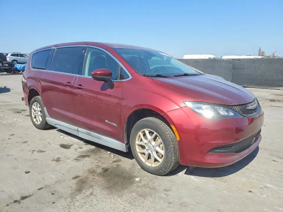 2022 CHRYSLER VOYAGER LX  