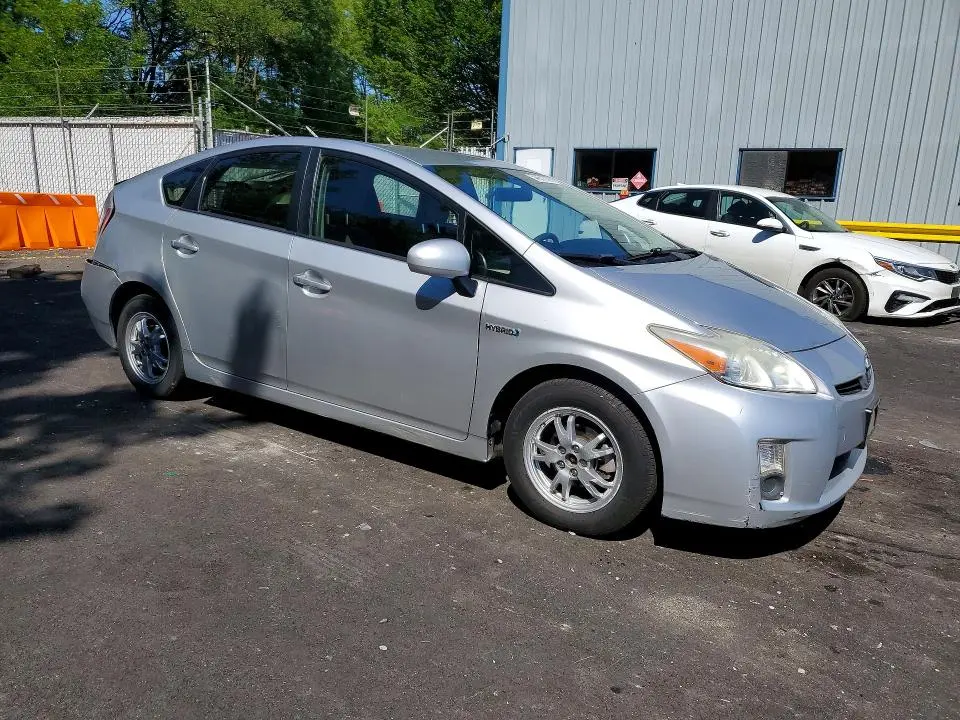 2010 TOYOTA PRIUS III  