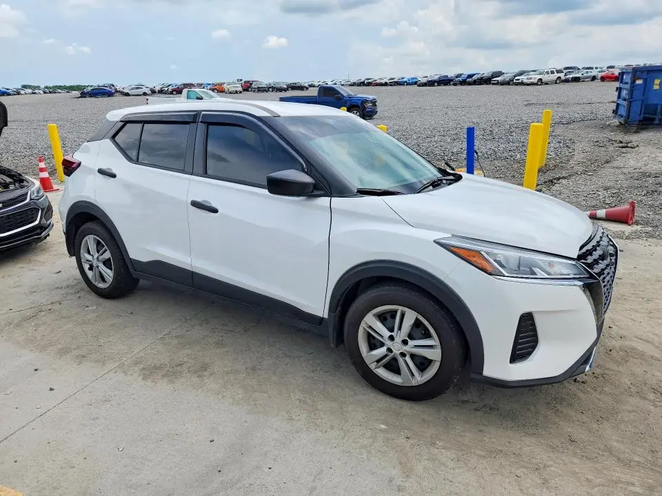 2024 NISSAN KICKS   