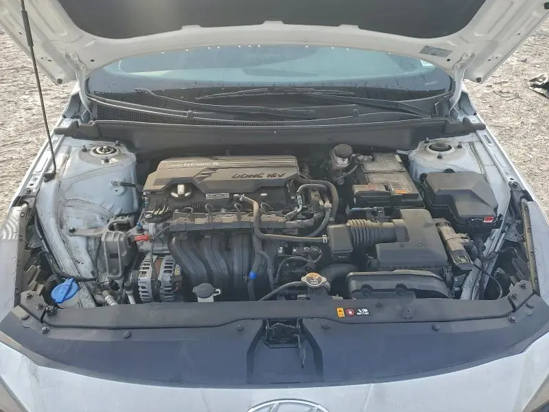 2022 HYUNDAI ELANTRA SE  