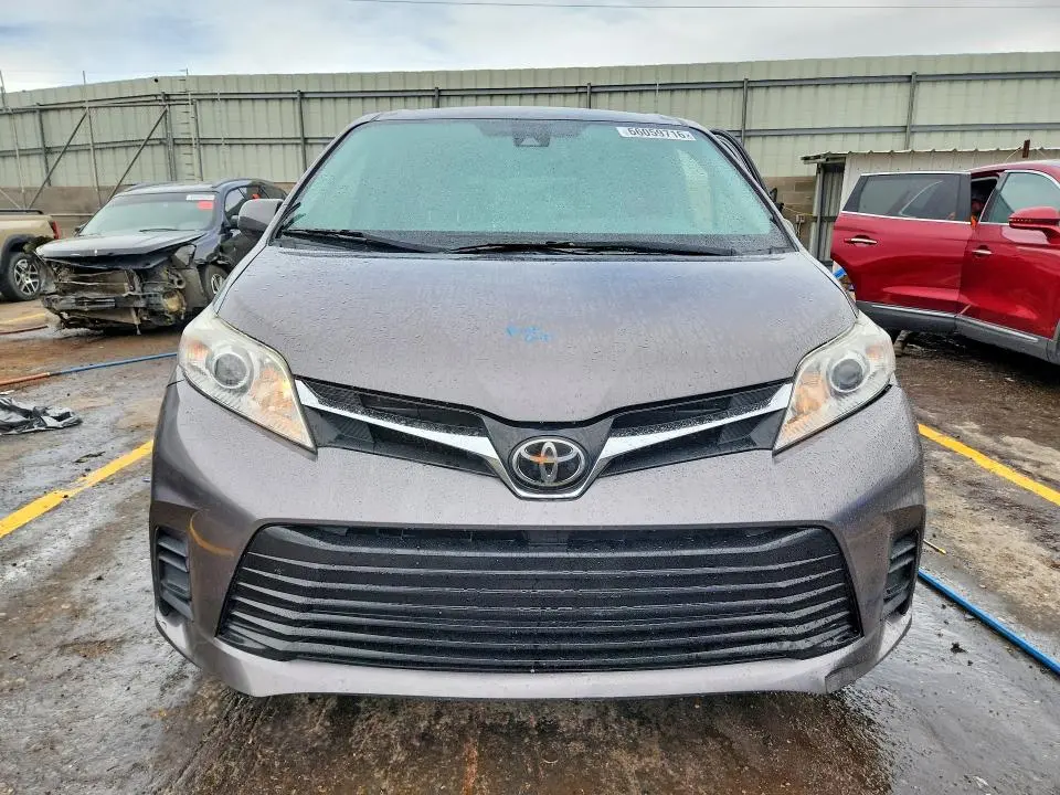 2018 TOYOTA SIENNA LE  