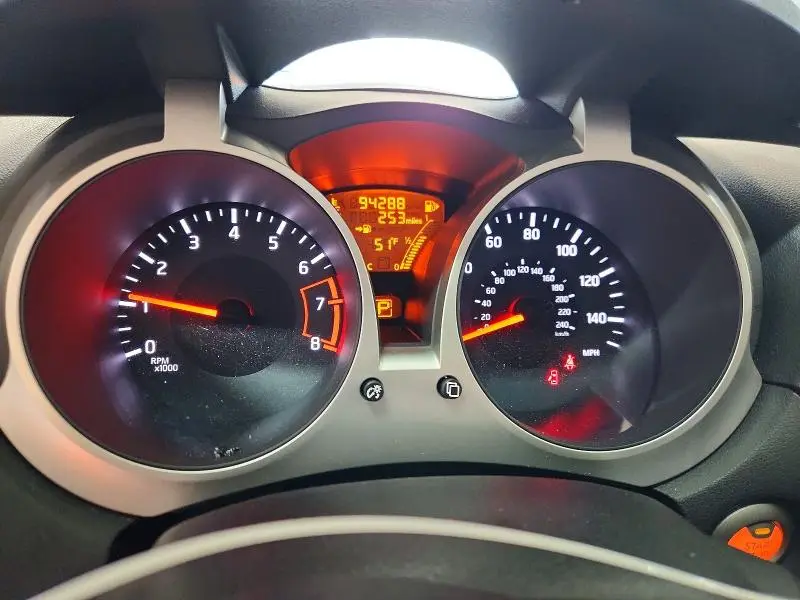 2015 NISSAN JUKE SV  