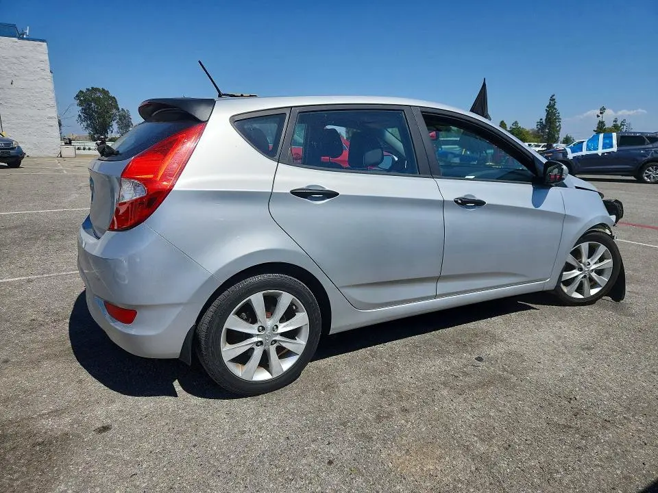 2013 HYUNDAI ACCENT SE  