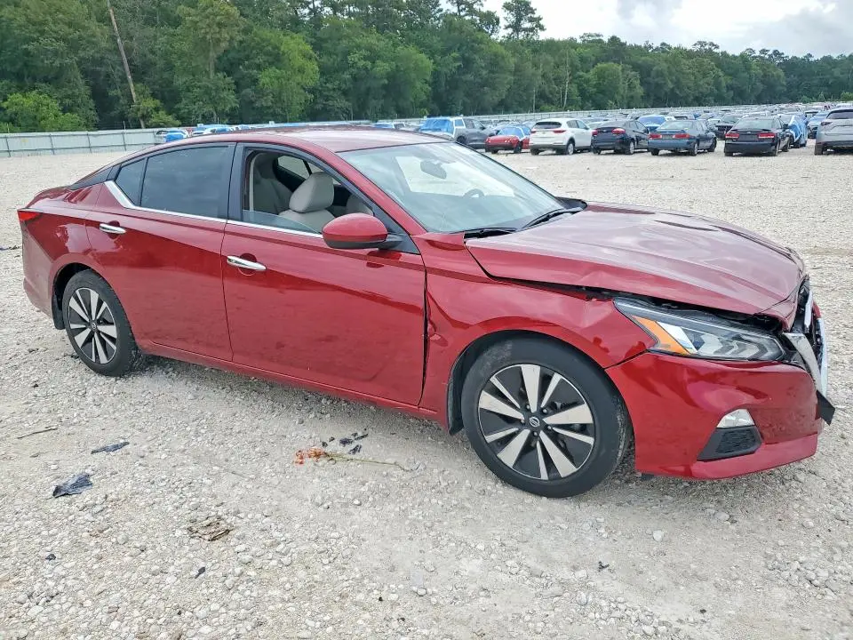 2022 NISSAN ALTIMA SV  