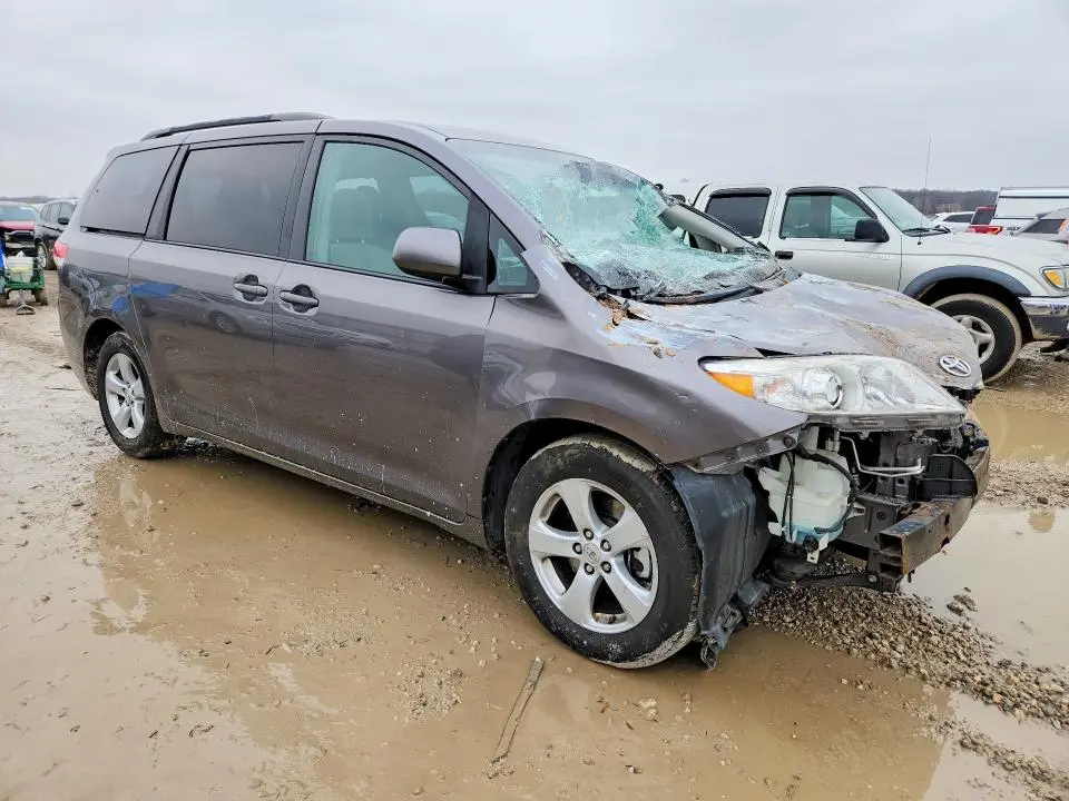 2011 TOYOTA SIENNA LE 8-PASSENGER  