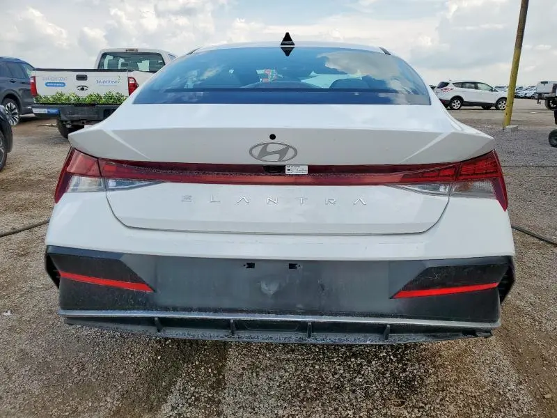 2025 HYUNDAI ELANTRA SEL  