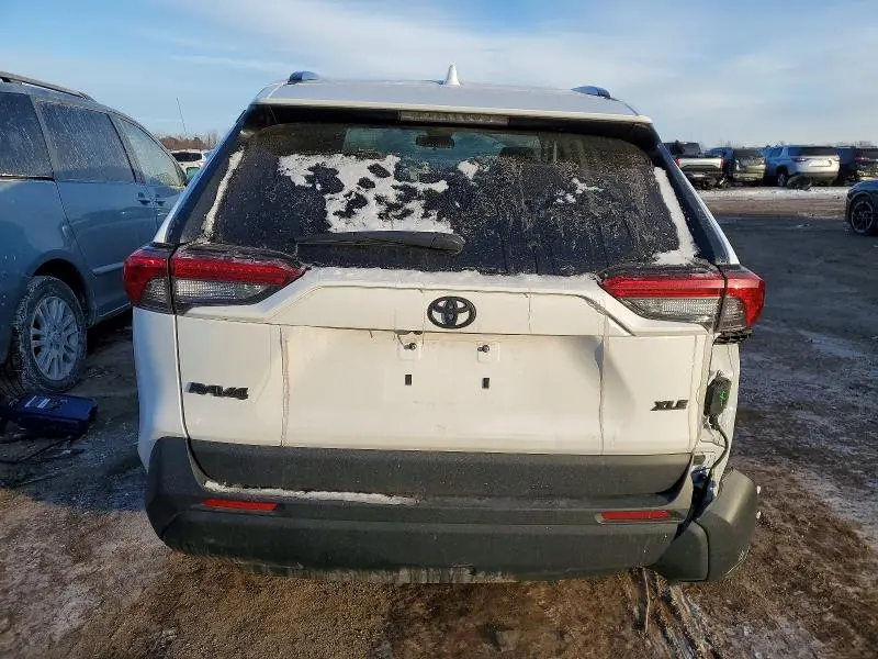 2023 TOYOTA RAV4 XLE  