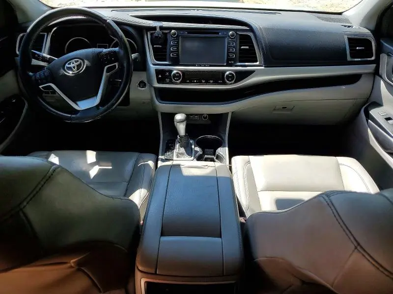 2019 TOYOTA HIGHLANDER XLE  