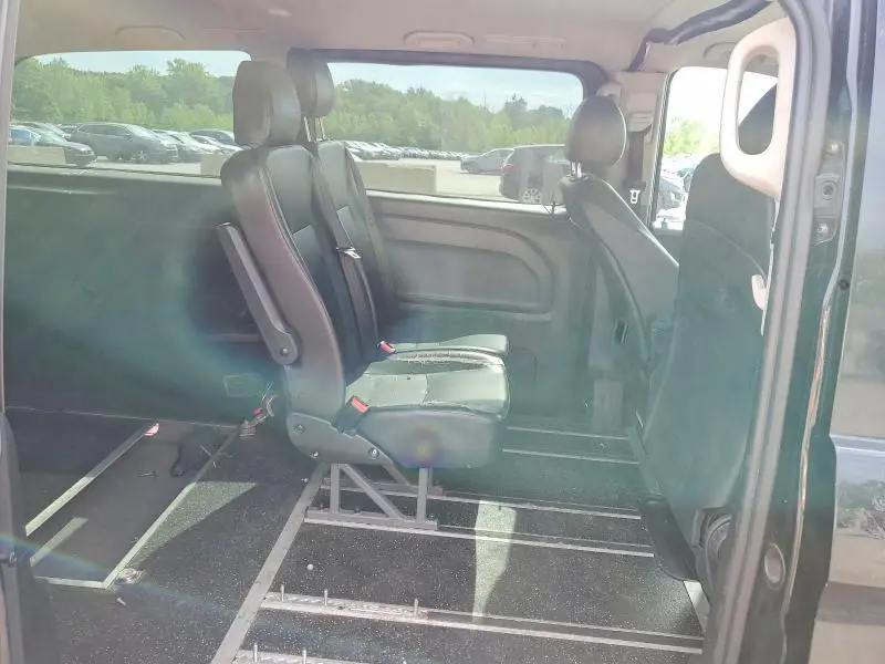 2017 MERCEDES-BENZ METRIS   