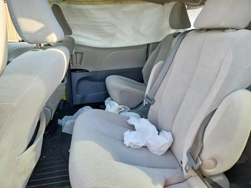 2012 TOYOTA SIENNA LE  