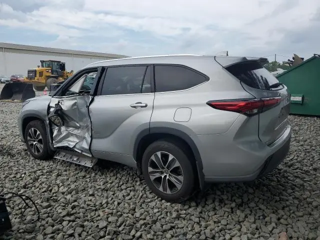 2021 TOYOTA HIGHLANDER XLE  