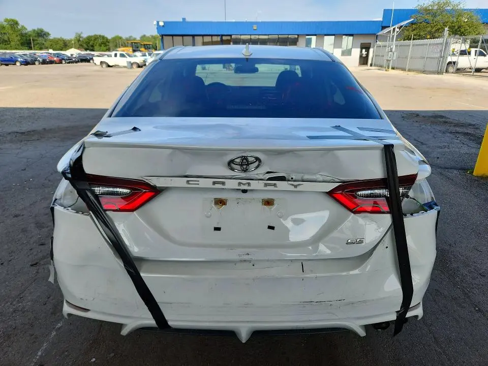 2022 TOYOTA CAMRY SE  