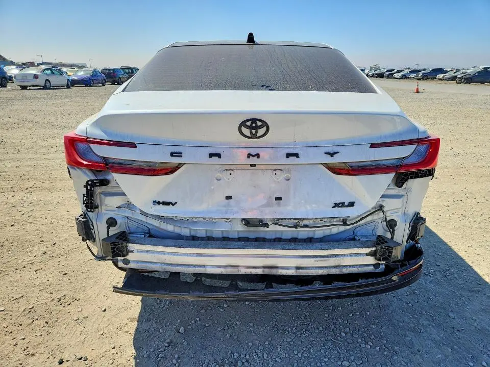2025 TOYOTA CAMRY XLE  