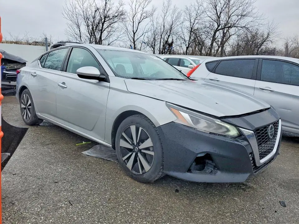 2021 NISSAN ALTIMA SV  