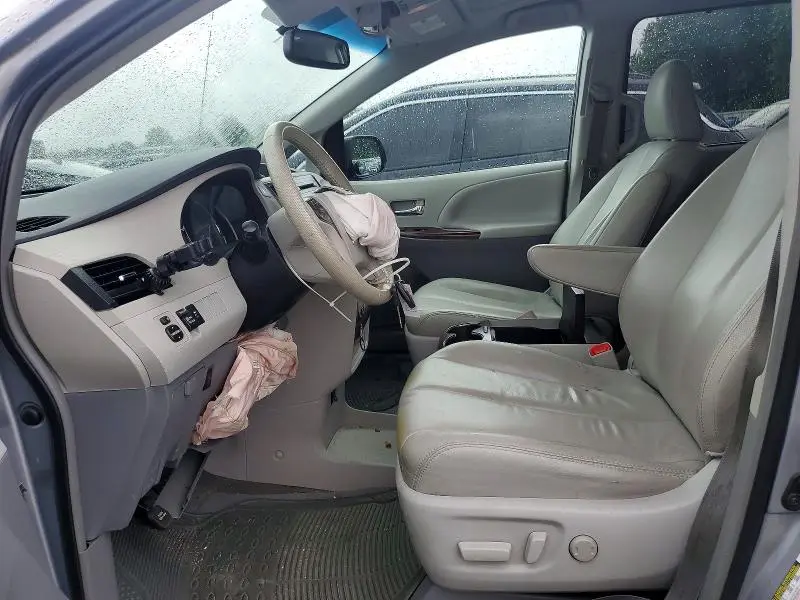 2013 TOYOTA SIENNA XLE 7-PASSENGER  